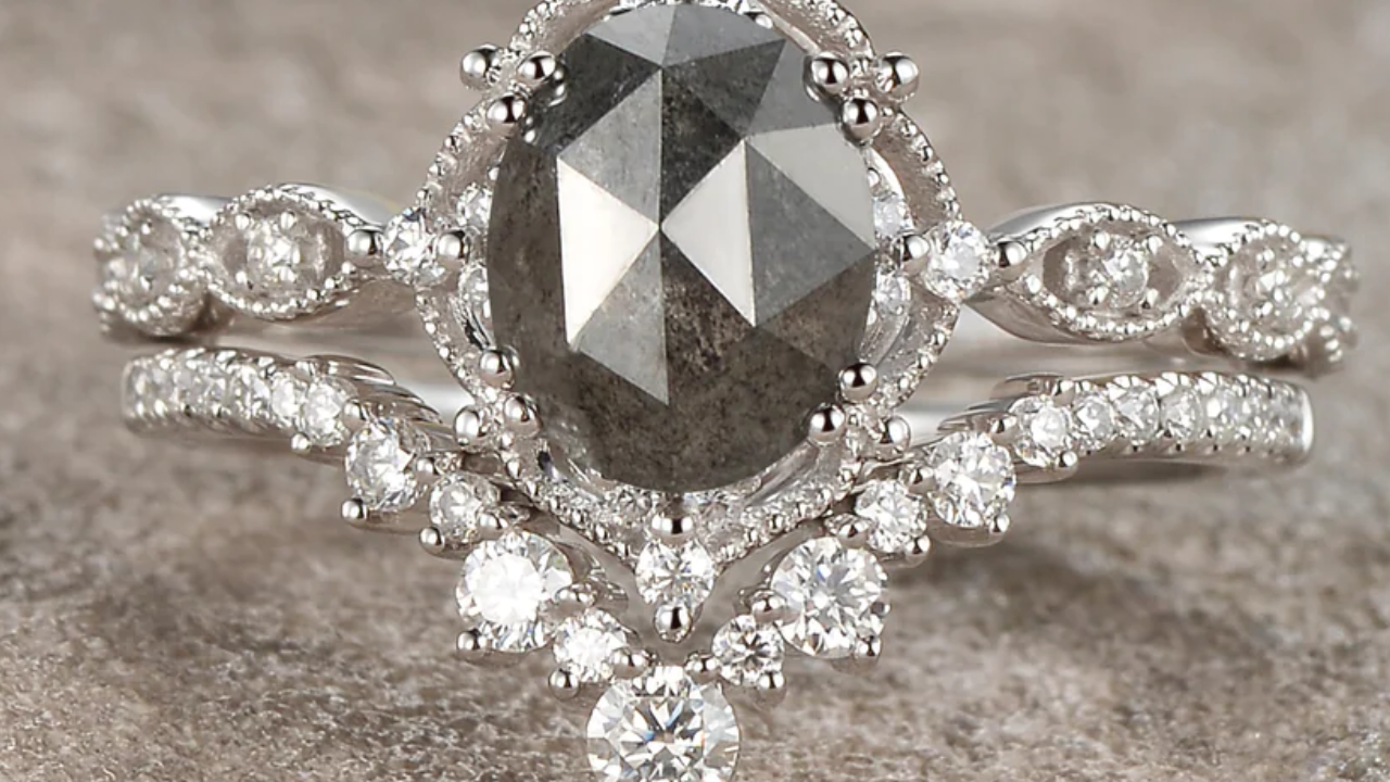 Why Are Diamond Rings With Salt And Pepper Getting More And More Popular?