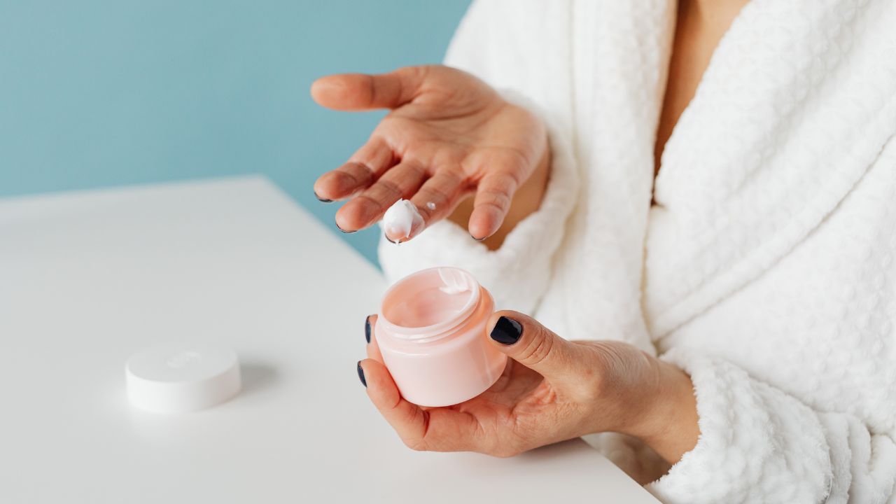 What to Look for in a Cosmetic Packaging Factory in China